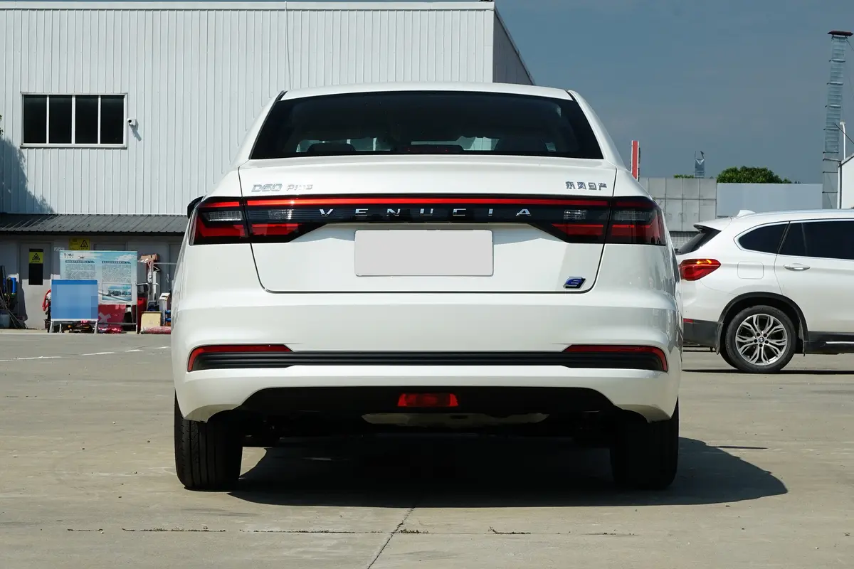Dongfeng Venucia D60 — Rear View